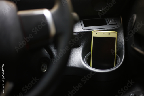 スマートフォンの車内放置 photo