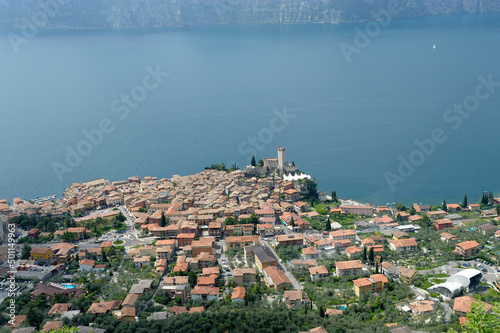 Blick von oben auf Malcesine am Gardasee