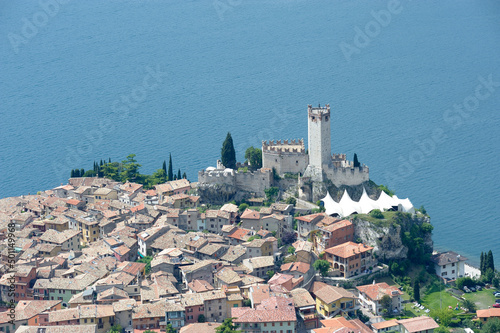 Blick von oben auf die Scaliger Burg und Malcesine Gardasee