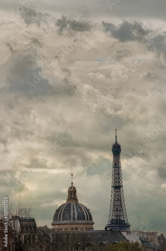 Fotografie, Obraz Dramatic clouds behind the Eiffel Tower seen from the right bank