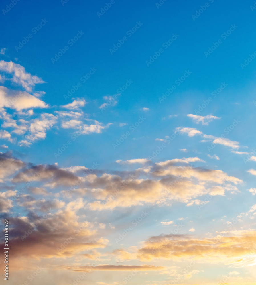 Obraz premium Picturesque sky with fluffy clouds at sunset, panorama