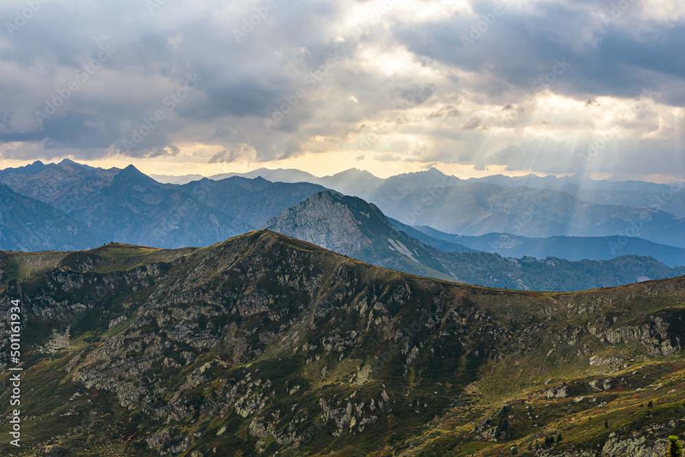 Obraz premium Rays of lights on the beautiful mountains.