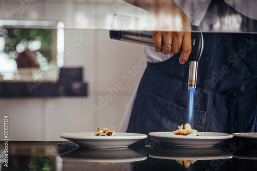 Fotografia person preparing food