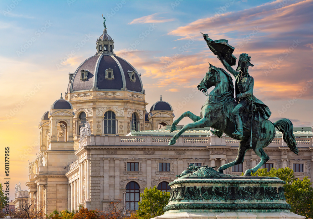 Obraz na płótnie Statue of Archduke Charles on Heldenplatz square and Museum of Natural History dome, Vienna, Austria w salonie