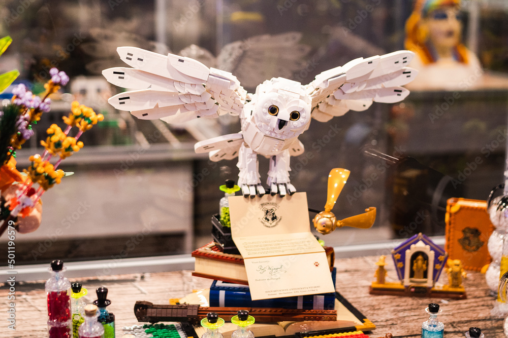 Naklejka premium The while owl Hedwig from Harry Potter series made of Lego, Lego dispay