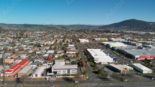 ROTORUA, NEW ZEALAND - SEPTEMBER 5, 2018: Aerial view of Countdown supermarket and car parking © jovannig