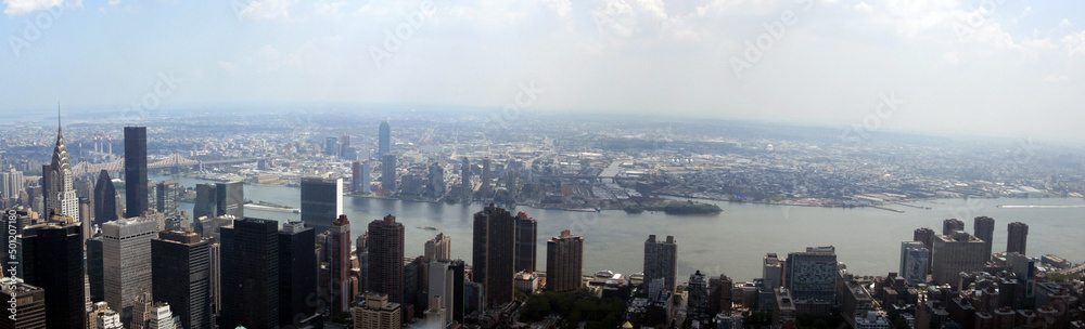 Fototapeta premium Panorámica ciudad de New York con vista al Río Hudson.