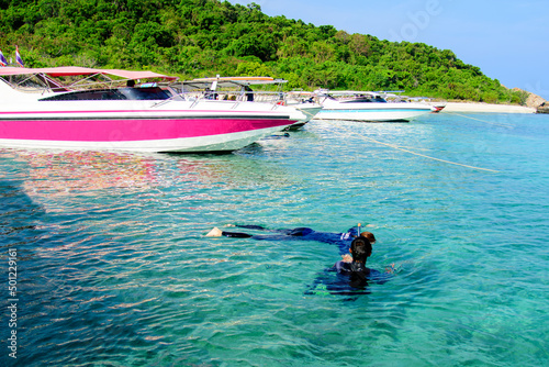 Fototapeta Naklejka Na Ścianę i Meble -  Dive instructors teach you how to breathe underwater with water and practice scuba diving in open water.