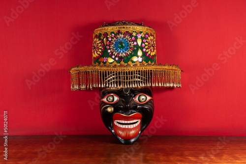 Máscara típica de Cuzco - Perú con fondo rojo photo