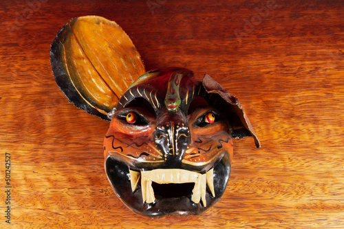 Máscara típica de Cuzco - Perú con fondo de madera photo