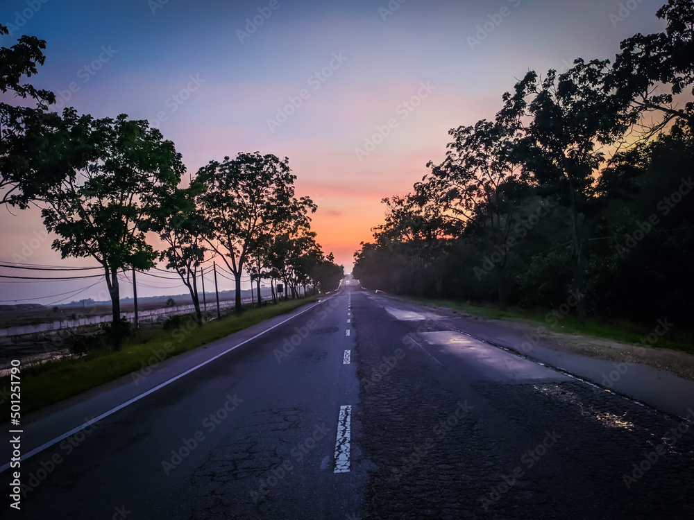 The morning atmosphere on a road that is quiet from vehicles.