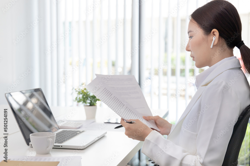Business woman analyzing data graph in private office room, Presents Graph data and plan marketing strategies for executives who attend team meetings to analyze and develop for business. Business woman analyzing data graph in private office room, Presents Graph data and plan marketing strategies for executives who attend team meetings to analyze and develop for business.