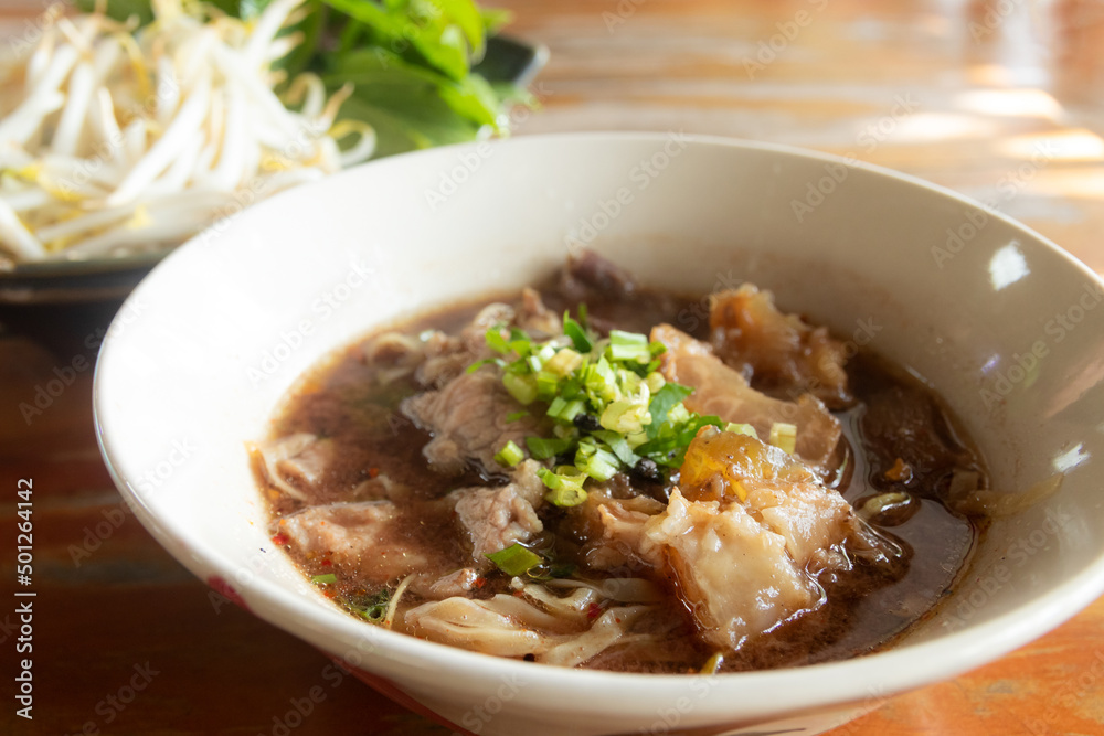 beef and tendon noodles with blood soup