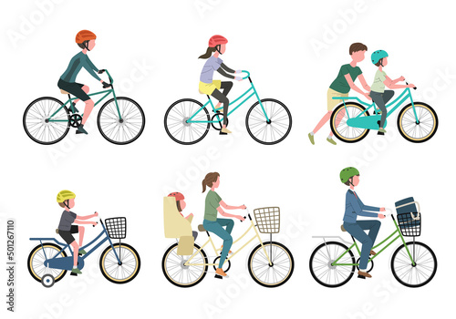 ヘルメットをつけて自転車をこぐ人々のイラストセット