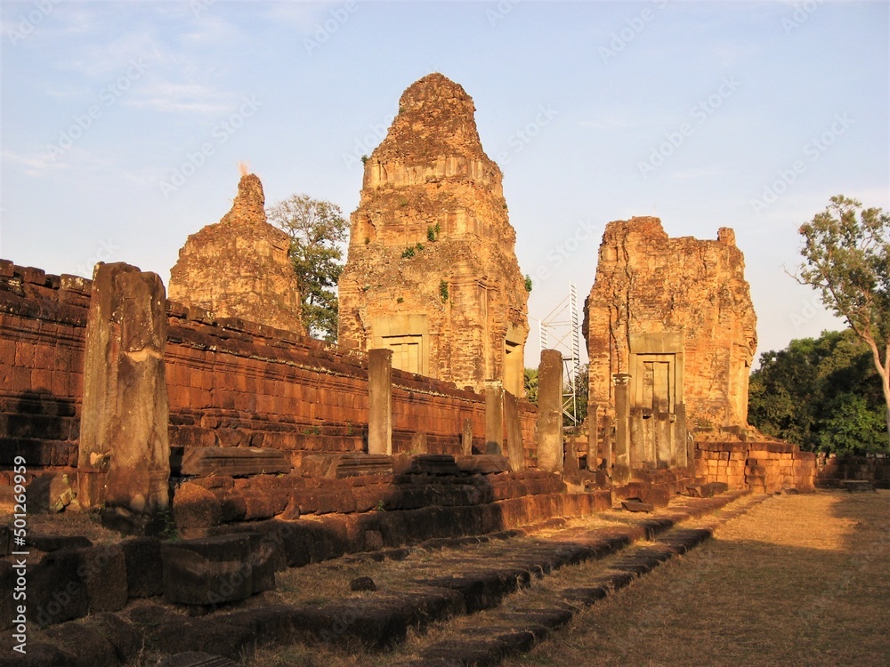 Fototapeta premium カンボジア、シェムリアップのプレ・ループ。（東側） Pre Rup in Siem Reap, Cambodia.