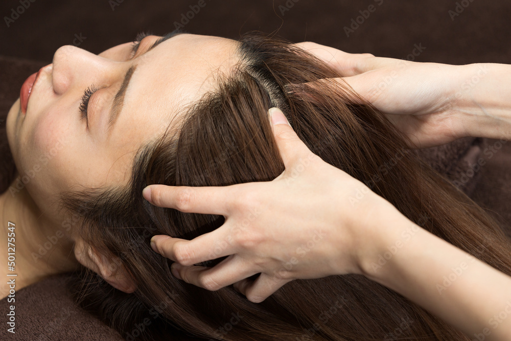 Fototapeta premium ヘッドマッサージ
