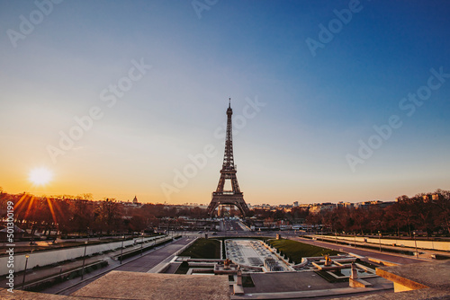 Alba a Parigi in Francia photo