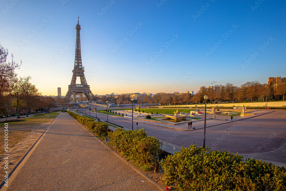 Alba a Parigi in Francia