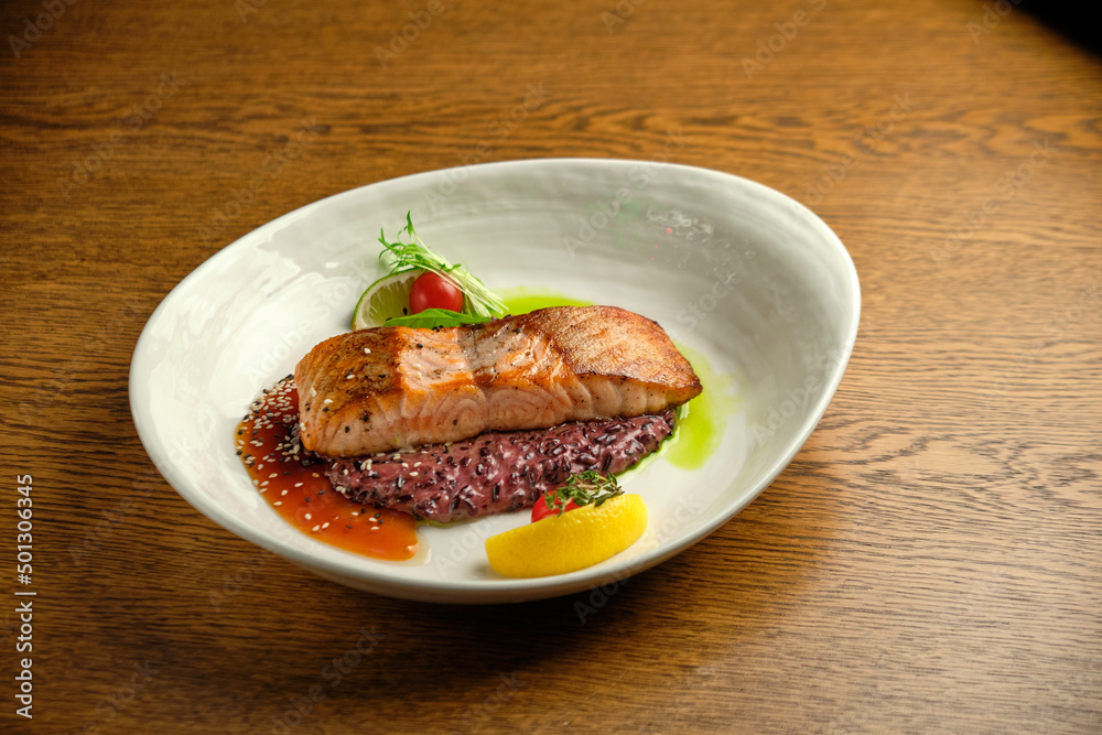 Grilled salmon fillet with lime Grilled salmon fillet with lime