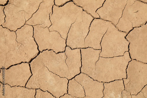 sequía tierra seca agrietada falta de agua textura desertización sur almería españa 4M0A5217-as22