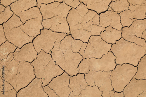 sequía suelo seco agrietado falta de agua textura desertización almería españa 4M0A5222-as22