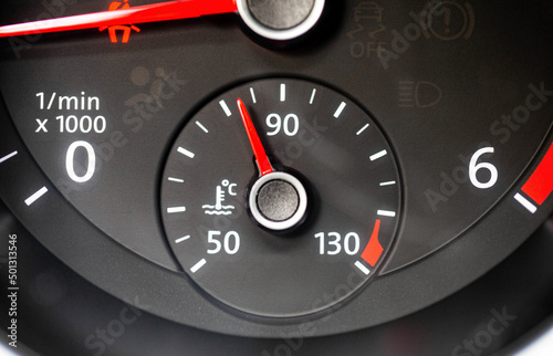 Engine coolant temperature indicator. Thermostat malfunctions, close-up