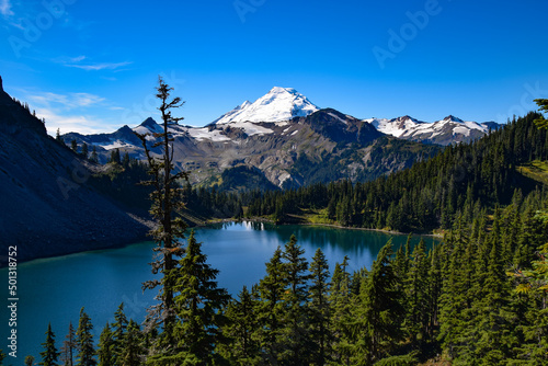 Fototapeta Naklejka Na Ścianę i Meble -  Mount Baker in the Cascade Range, Washington, United States of America