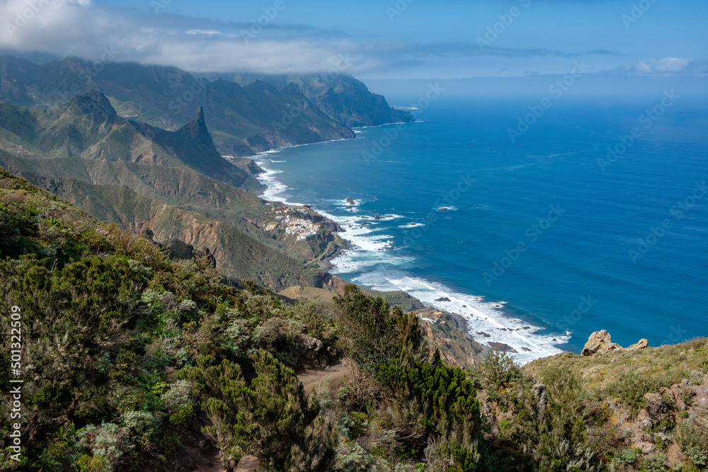 Obraz premium Blick vom Anaga Gebirge auf die Küste, Teneriffa