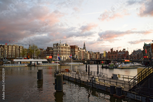 Vue d'ensemble du quartier qui fait face à la gare d'Amsterdam