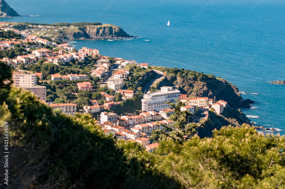Fototapeta premium Cerbère, Francia, pueblo costero, Costa Brava