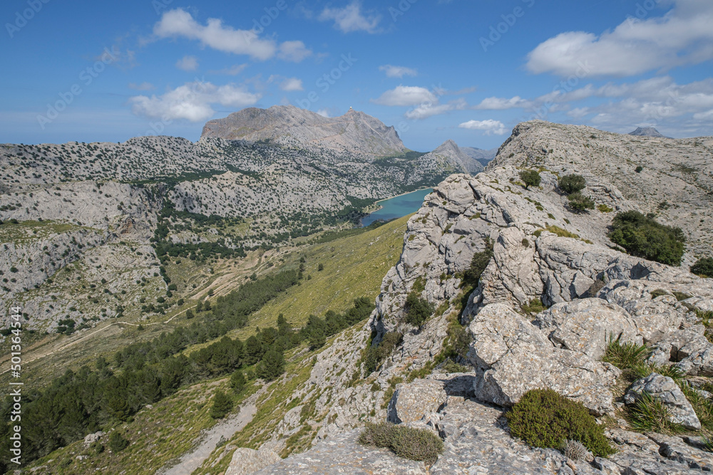 trekkers watching the Puig Major and Binimorat valley from the forefront of L´Ofre, Three Thousand Route, (Tres Mils), Fornalutx, Majorca, Balearic Islands, Spain