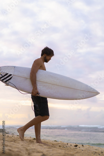 Canvas Print Sexy surfer surfing man with surfboard