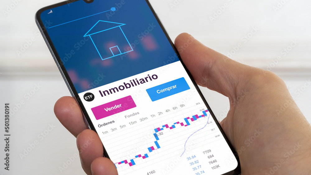 fondo de inversión negociado en bolsa mundial, Datos del mercado de valores en el teléfono. Análisis de negocios de una tendencia ETF. Blue chips. Texto en español fondo de inversión negociado en bolsa mundial, Datos del mercado de valores en el teléfono. Análisis de negocios de una tendencia ETF. Blue chips. Texto en español