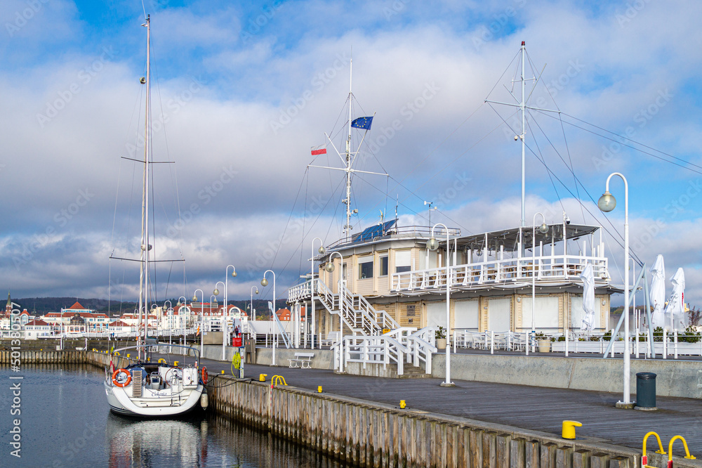 Obraz premium Old wooden pier in Sopot, Baltic Sea coast