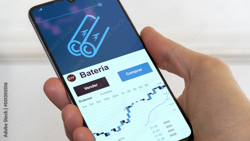 Fondo etf de inversión negociado en bolsa mundial, datos del mercado de valores en el teléfono. Análisis de negocios de una tendencia ETF bateria. Texto en español Fondo etf de inversión negociado en bolsa mundial, datos del mercado de valores en el teléfono. Análisis de negocios de una tendencia ETF bateria. Texto en español