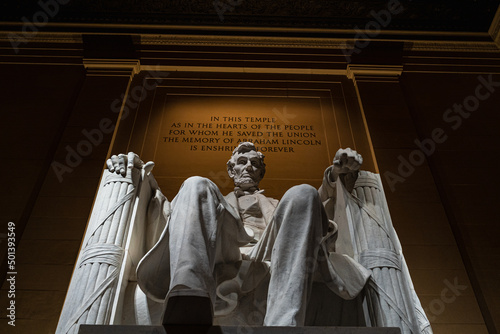 Wallpaper Mural Abraham Lincoln Memorial Statue at Night