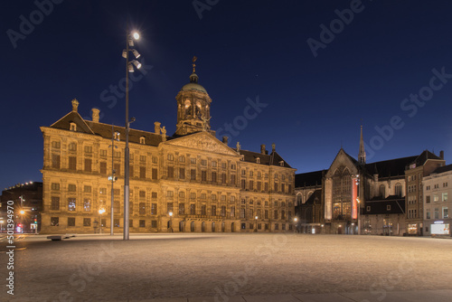 Obraz na plátně Royal palace of Amsterdam, Netherlands at night