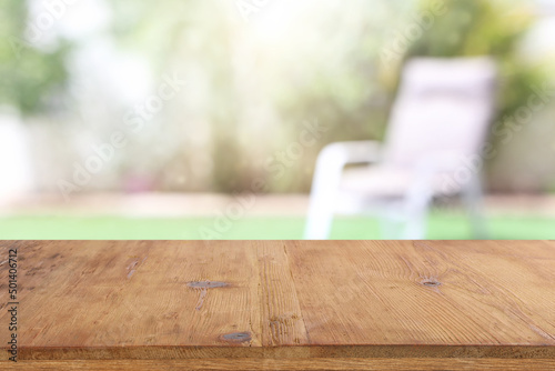 Canvastavla empty table board and outdoor garden background