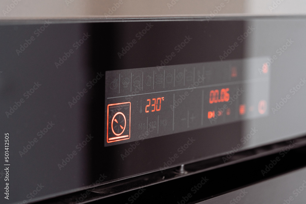 very hot oven, display shows how many degrees there are in the oven, what program is selected and how much time is left before the end of baking very hot oven, display shows how many degrees there are in the oven, what program is selected and how much time is left before the end of baking