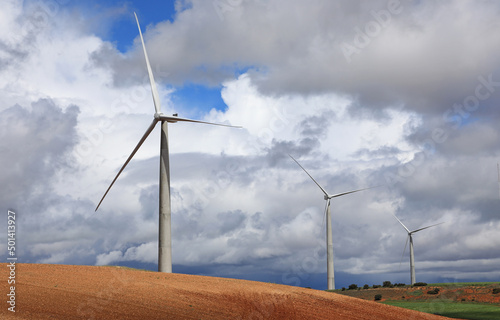 aerogenerador energía limpia renobable verde eólica electricidad molino viento tierra 4M0A5732-as22