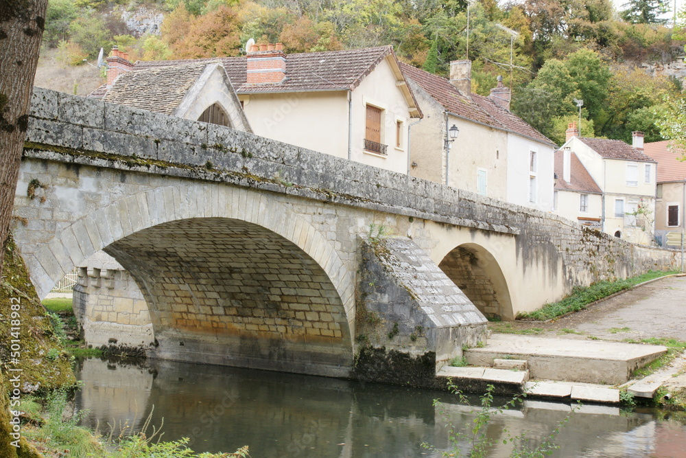 Le vieux pont du Mally le Chateaux