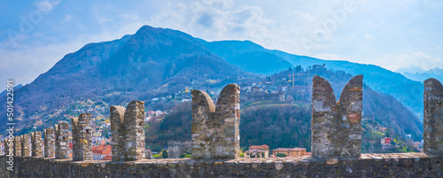 Obraz na plátne Panorama of the medieval defensive battlements of Castelgrande fortress, Bellinz