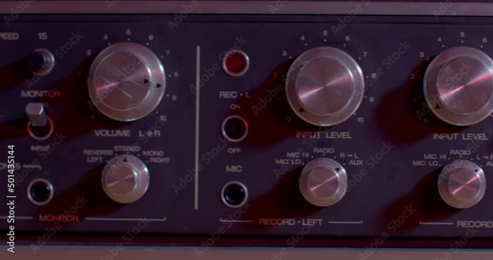 Vidéo Stock Front side of a vintage tape recorder for audio playback