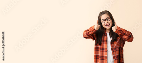 Funny little Asian girl wea...
