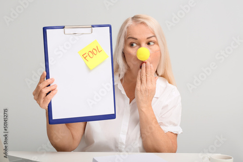 Funny mature woman with clo...