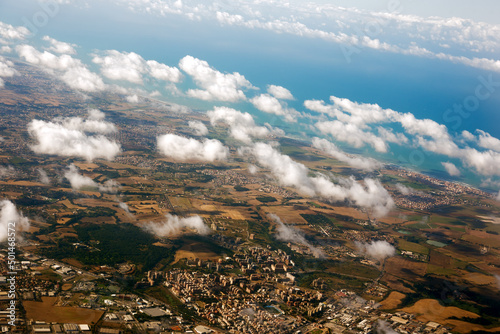 Foto Aerial view of clouds above seaside