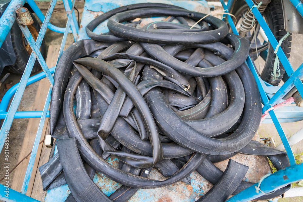 Old tires that have been used for a long time. Old tires that have been used for a long time.