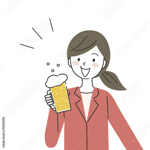 ビールジョッキを持ったスーツを着た女性