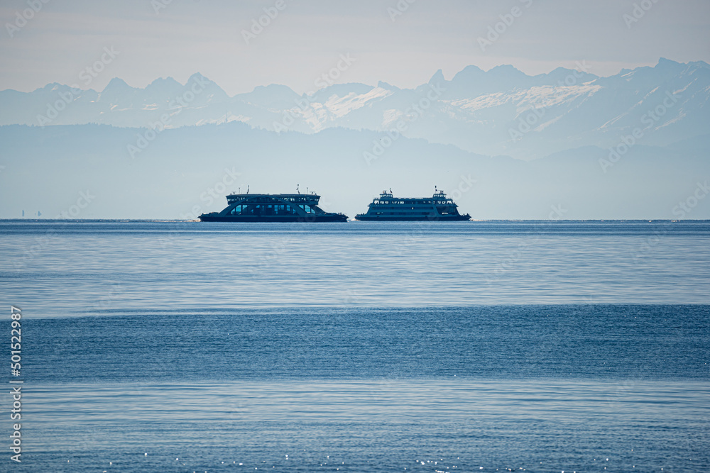 Bodensee, Fähre Meersburg Konstanz vor den Alpengipfeln des Montafon Bodensee, Fähre Meersburg Konstanz vor den Alpengipfeln des Montafon