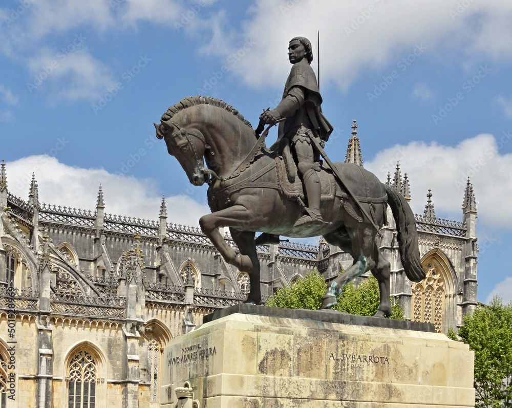 Fototapeta premium Horse statue of Nuno Alvarez Perreira in Batalha, Centro - Portugal